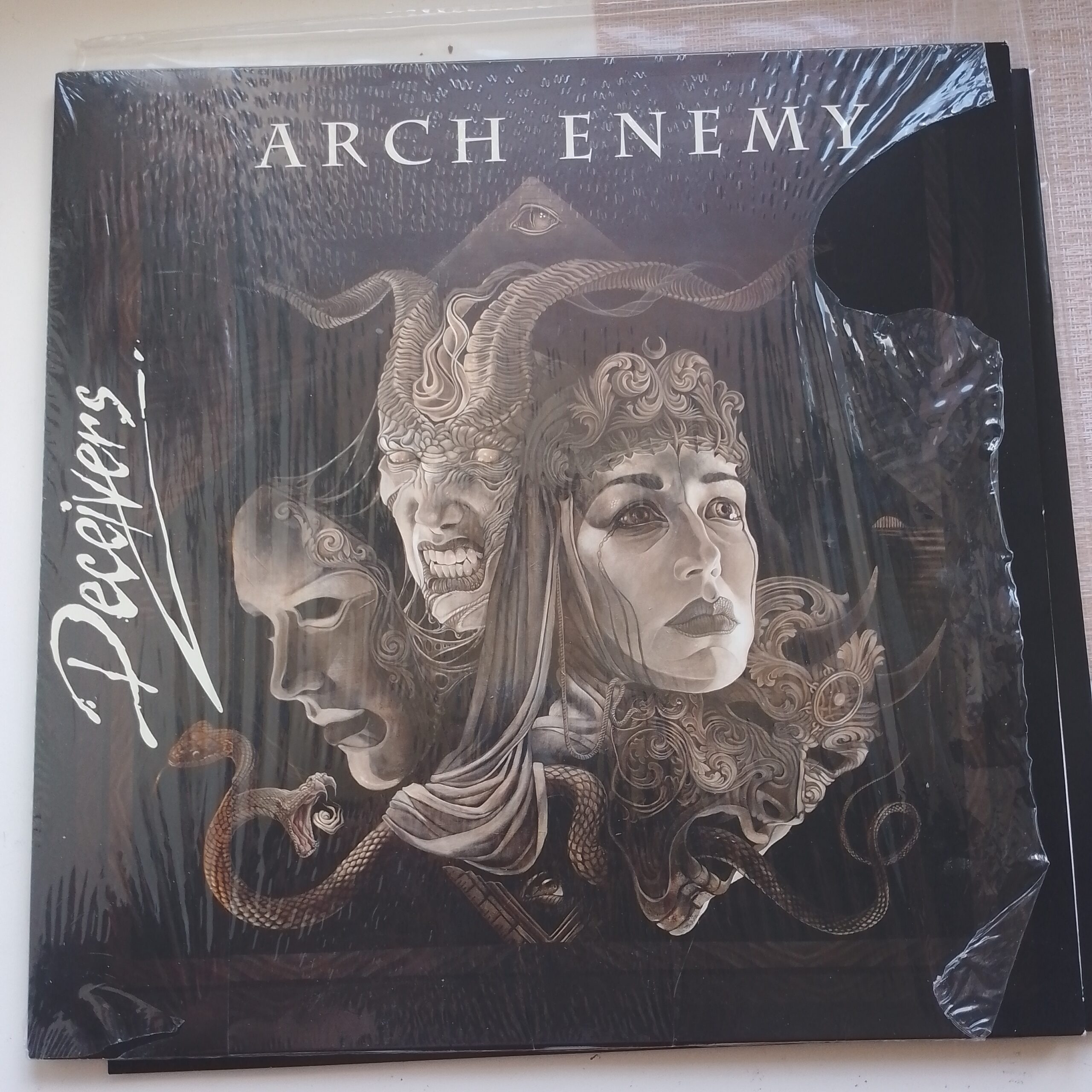 Arch Enemy - Deceivers